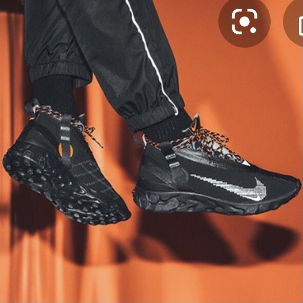 nike react runner mid wr ispa black on feet