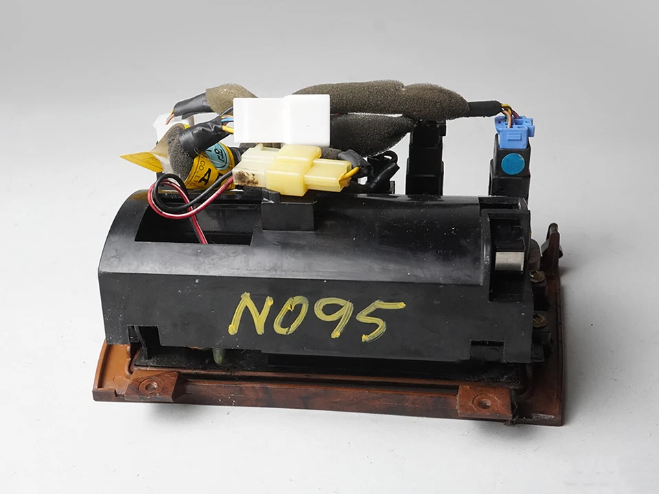 2004 - 2006 Suzuki Verona Seat Heater Defrost Ashtray Lighter Center Console Foto 3 de 4