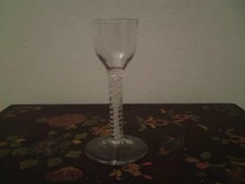 Georgische Ogee Schale Cordial / Weinglas opak Guauze Spiralf&auml;den Drehstiel