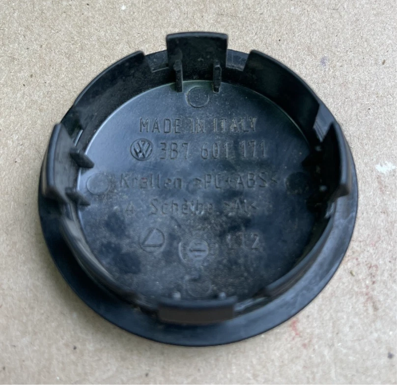 Volkswagen Jetta Golf Passat Beetle 2002-2020 tapa central de 2,5" #3B7601171 Foto 2 de 2