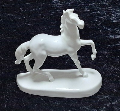 Herend Porzellan Figur - weißes Pferd - H. 17 cm.
