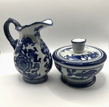 Bombay Blue & White Ceramic Sugar Bowl w Lid & Creamer Pitcher Set Floral Design