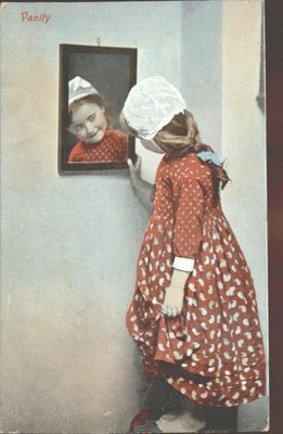 EITELKEIT, MÄDCHEN SCHAUT IN SPIEGEL, Humor - Vintage POSTKARTE