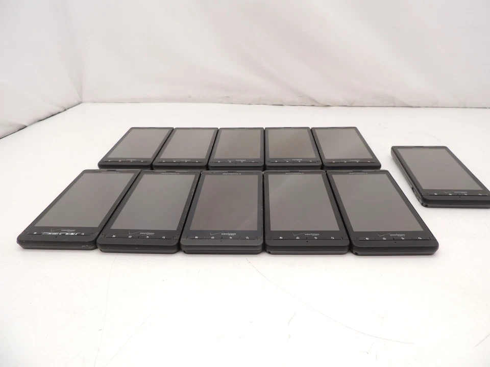 Lote de 11 teléfonos inteligentes Motorola DROID X MB810A Verizon CDMA sin activos se venden como están Foto 2 de 4
