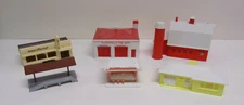 6 VINTAGE HO gauge Model Railroad BUILDINGS & STRUCTURES * 50's Plasticville USA