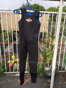 farmer-john-wetsuit-womans-7-5mm-used-just-5-or-6-times-with-top