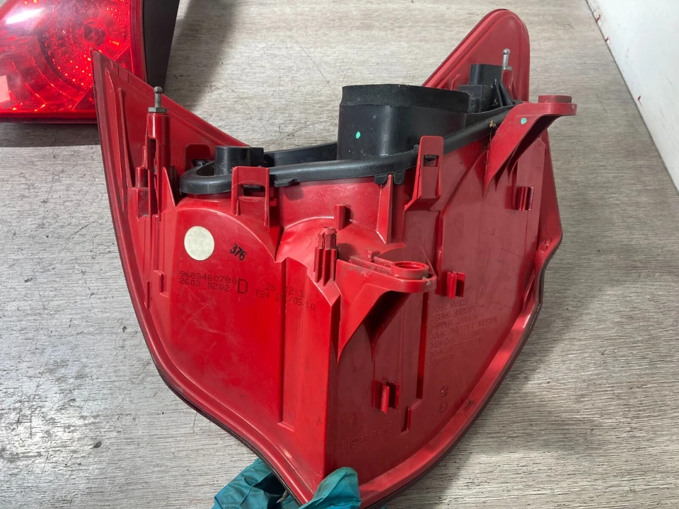 PAR DE LUCES TRASERAS EXTERIORES INTERIORES LADO CONDUCTOR PEUGEOT 3008 2010 Foto 4 de 4