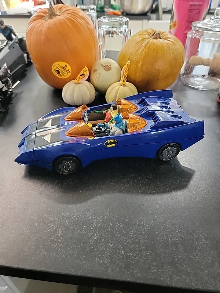 Kenner Batimóvil 1984 con figura de Batman y Robin de colección DC Super Powers Daño Foto 3 de 4