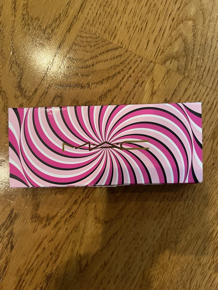 MAC Step Bright Up Extra Dimension Skinfinish Palette: Light 0.31oz NWB - Image 4 of 4