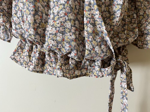 Sienna Sky Blouse SZ XS Floral Faux Wrap Cropped Elastic Waist Ruffle sleeve - Picture 4 of 8