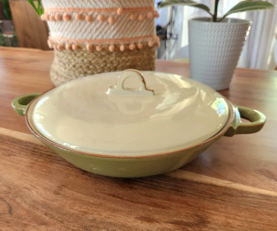 Cazuela, crema y salvia Vietri Cucina Fresca 1,75 Qt cubierta redonda hecha en Italia Foto 2 de 4