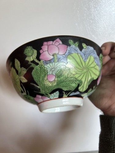 Vintage Chinese Porcelain Hand Painted Bowl Water Lilies on Black - Picture 4 of 4