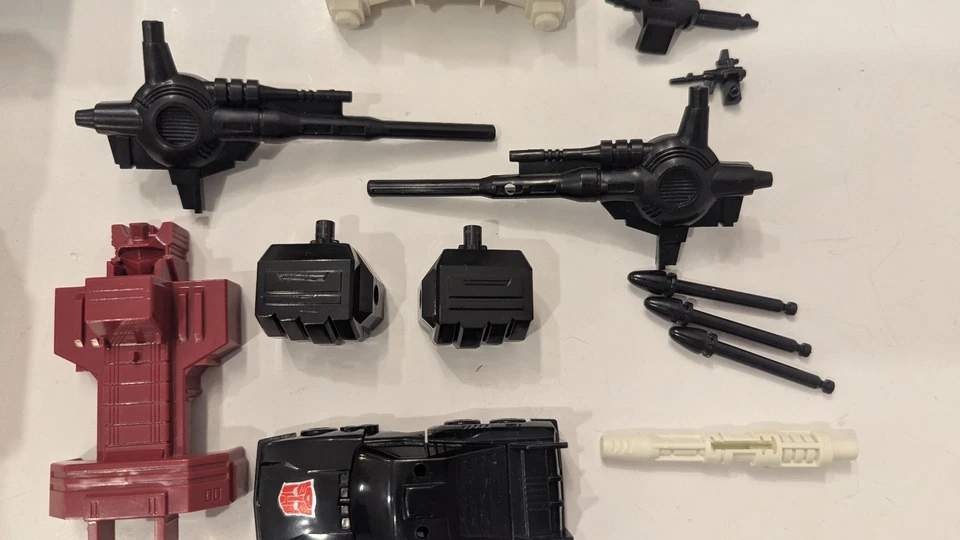 Vintage G1 Transformers Metroplex Complete - Image 4 of 4