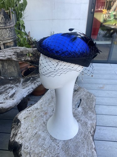 VINTAGE PILLBOX VEIL HAT ONE SIZE ROYAL BLUE BLACK FEATHER DETAIL ENGLAND MADE - Picture 16 of 24