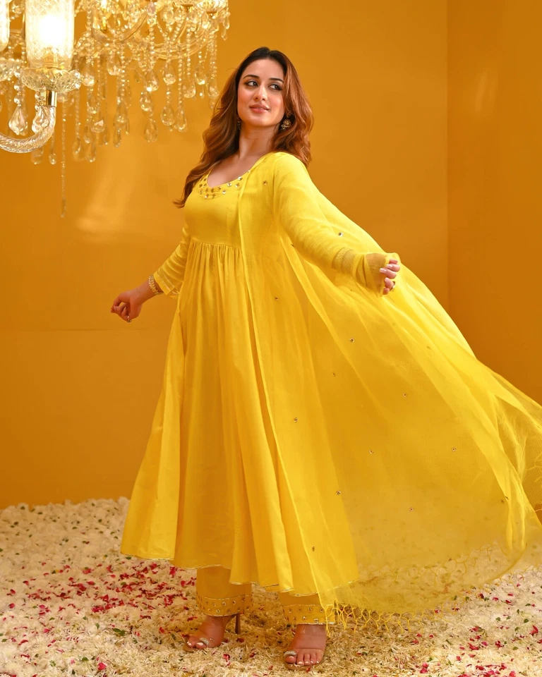 Bollywood Paquistaní Kurta Pantalón Dupatta Conjunto Diseñador Mujeres Salwar Kameez Kurti Foto 2 de 4