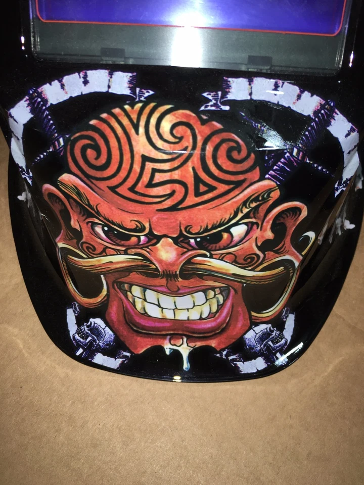 Casco Solar Soldadura Titan DEMANDA DE CALAVERA Diseño Oscurecimiento Automático NUEVO Foto 2 de 4