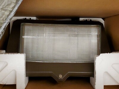 Cooper Lighting Lumark WPP25 250 Watt Metal Halide Prism Glass Wal-Pak - NEW