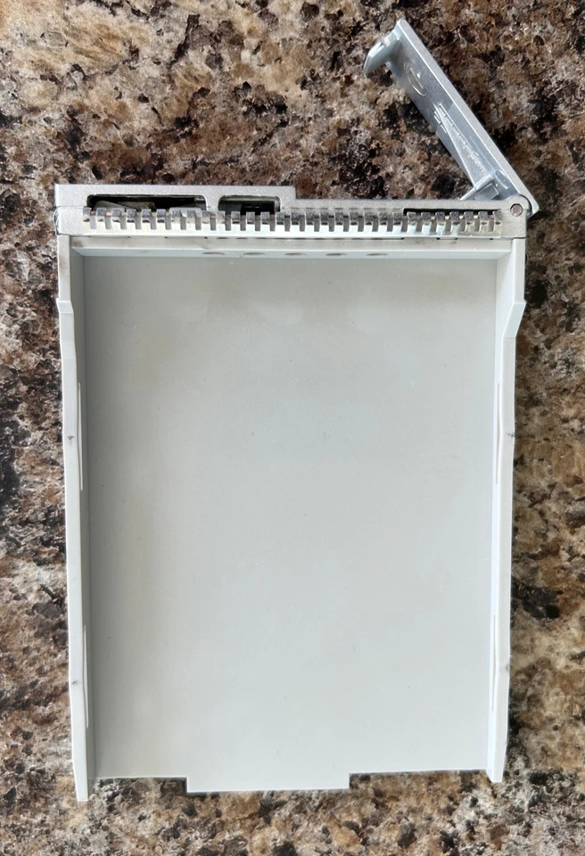 Disco rígido SUN MicroSystems SunFire X4100 servidor 2,5" enchimento em branco 330-4033-01 - Imagem 3 de 4