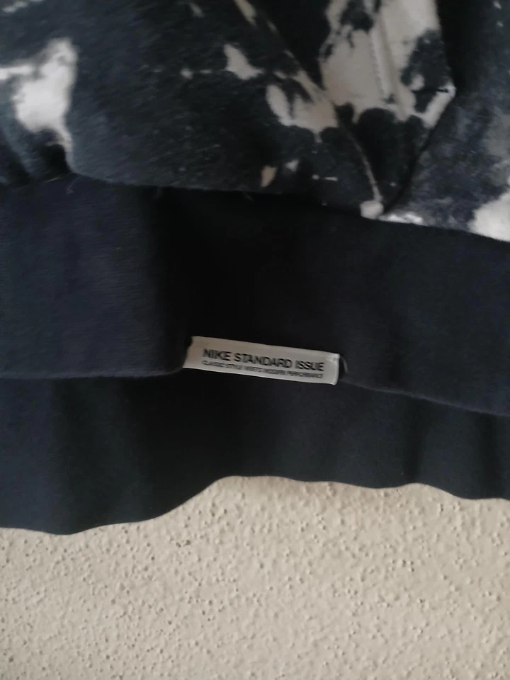 Nike Hoodie Womens Medium Standard Issue Dri-FIT Pullover Tie Dye Sweatshirt - Image 4 of 4