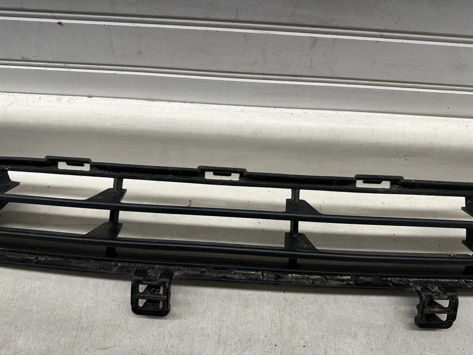 Volvo S90 2017-2019 parrilla inferior delantera OEM 31449143 Foto 3 de 4