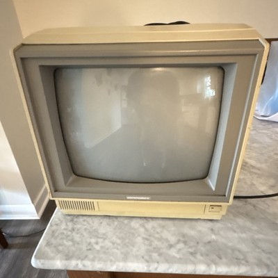 Commodore 1802 13 in CRT Monitor 4:3 Built-in Speakers Composite