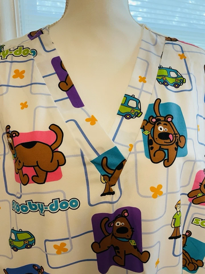 Scooby-Doo Scrub Top 3XL Unisex V-Neck Cartoon Print Medical Uniform Preowned VG - Image 2 of 4