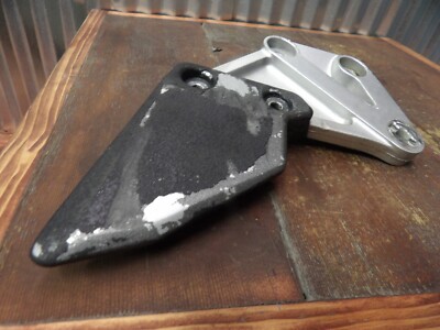 03-07 Suzuki SV650 RIGHT SIDE FRONT FOOT PEG REST BRACKET