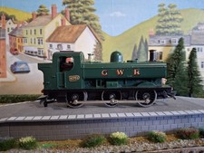 Hornby R041 OO Gauge 0-6-0 GWR Pannier Tank Locomotive #8751 