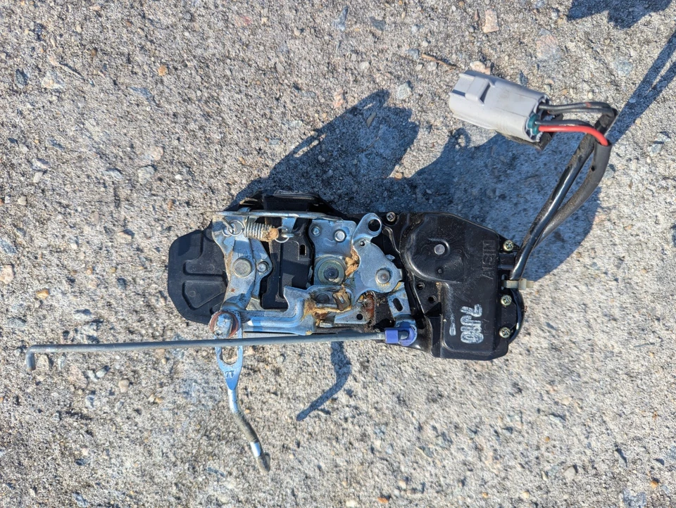 96 97 98 99 00 Toyota RAV4 puerta trasera maletero puerta trasera pestillo actuador / OEM AISIN Foto 4 de 4