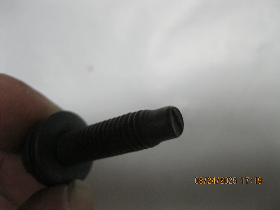 Genuine Ford OEM W715681-S900 Catalytic Converter Bolt, Converter & Pipe Bolt Foto 3 de 3