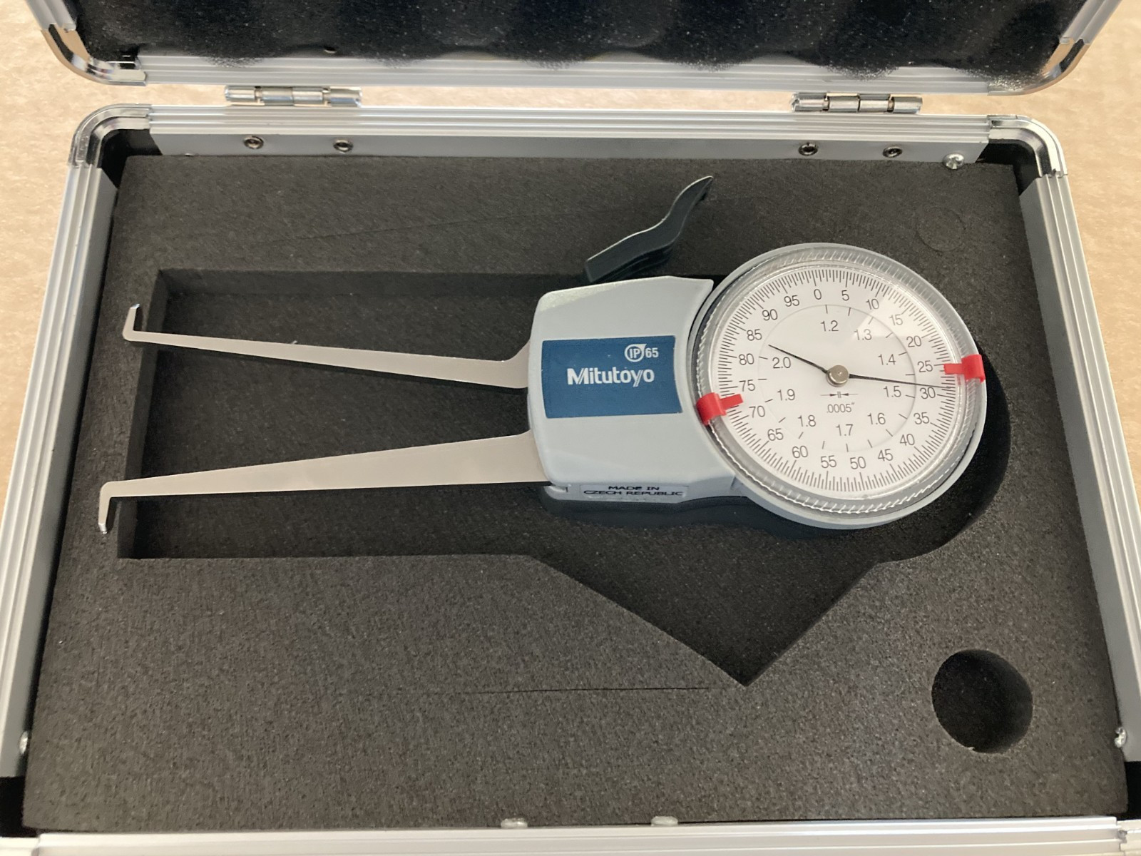 MITUTOYO  Caliper  NO  209-335   1.2 - 2.0" CALIPER .0005 " + CASE