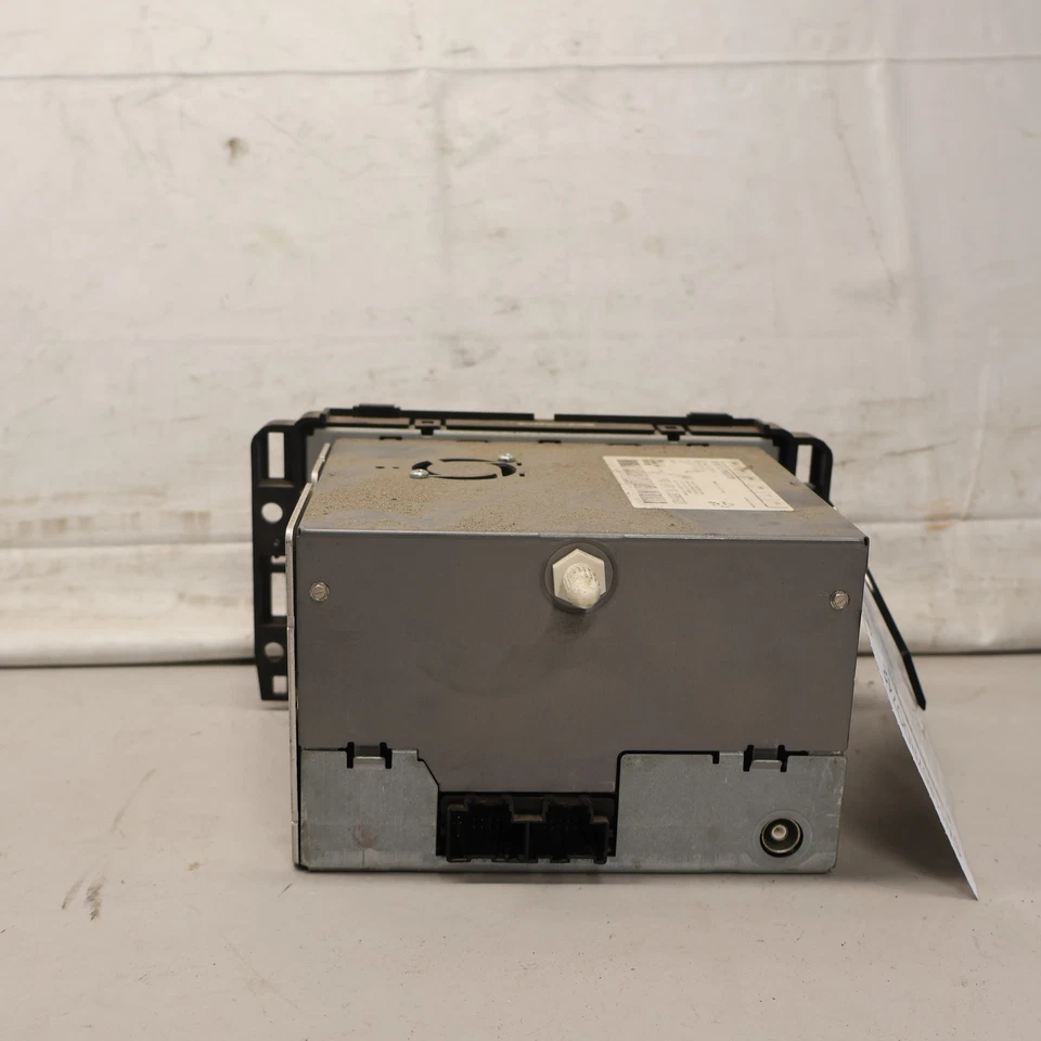 2008 - 2013 Chevrolet Silverado 3500 AM FM CD MP3 Radio Receiver OEM - Image 2 of 4