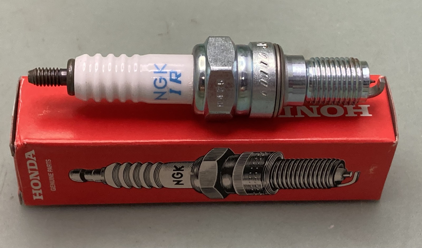 New Genuine Honda 31912-MEL-003 Spark Plug LMR9C-9HES