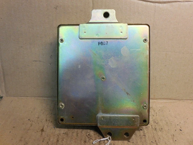 Módulo de control del motor ECU ECM MD075815 para Mitsubishi Cordia 2,0 L 1984 Foto 4 de 4