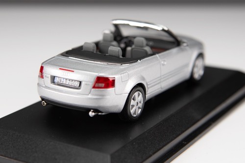 Modelo fundido a presión NOREV Audi A4 Cabriolet plata 1:43 en embalaje original colección Audi - Imagen 7 de 11