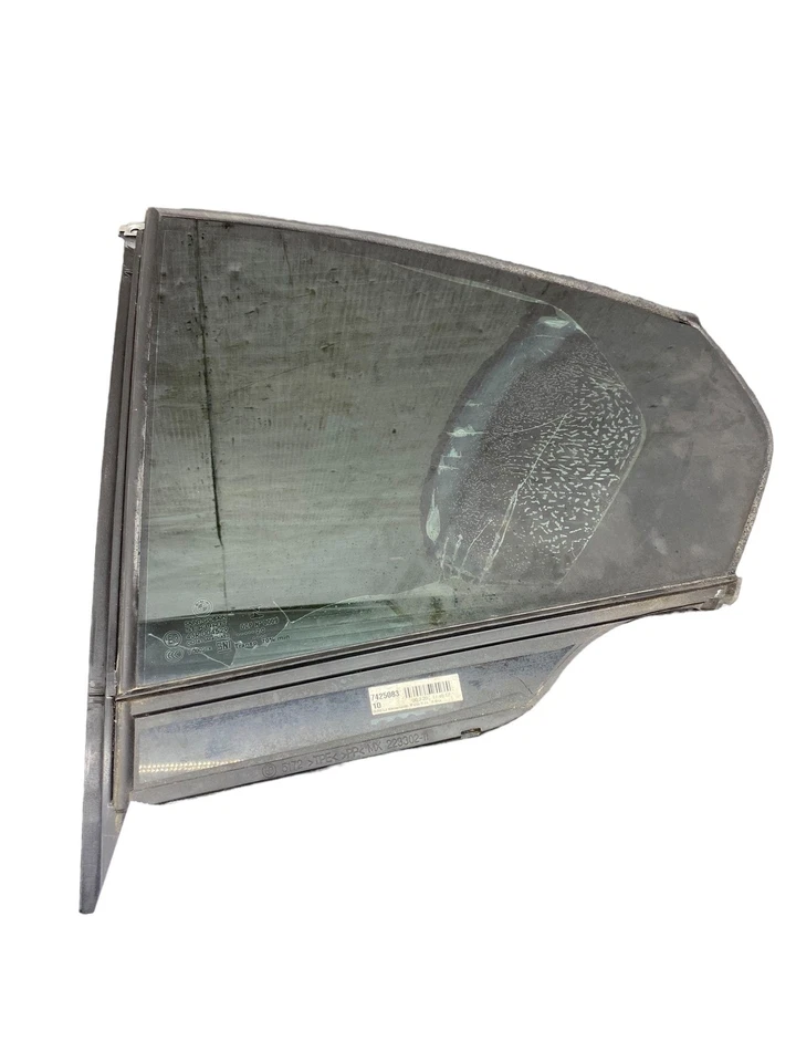 BMW M340i G20 2019-2021 OEM PUERTA TRASERA IZQUIERDA VENTILACIÓN VENTANA CRISTAL Foto 2 de 4