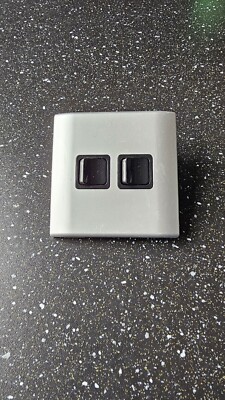 Silberner 12V Doppelschalter für Wohnwagen.