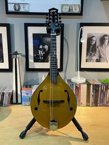 2015 Collings MT Glosstop Honey Amber Mandolin with Collings case, signed label