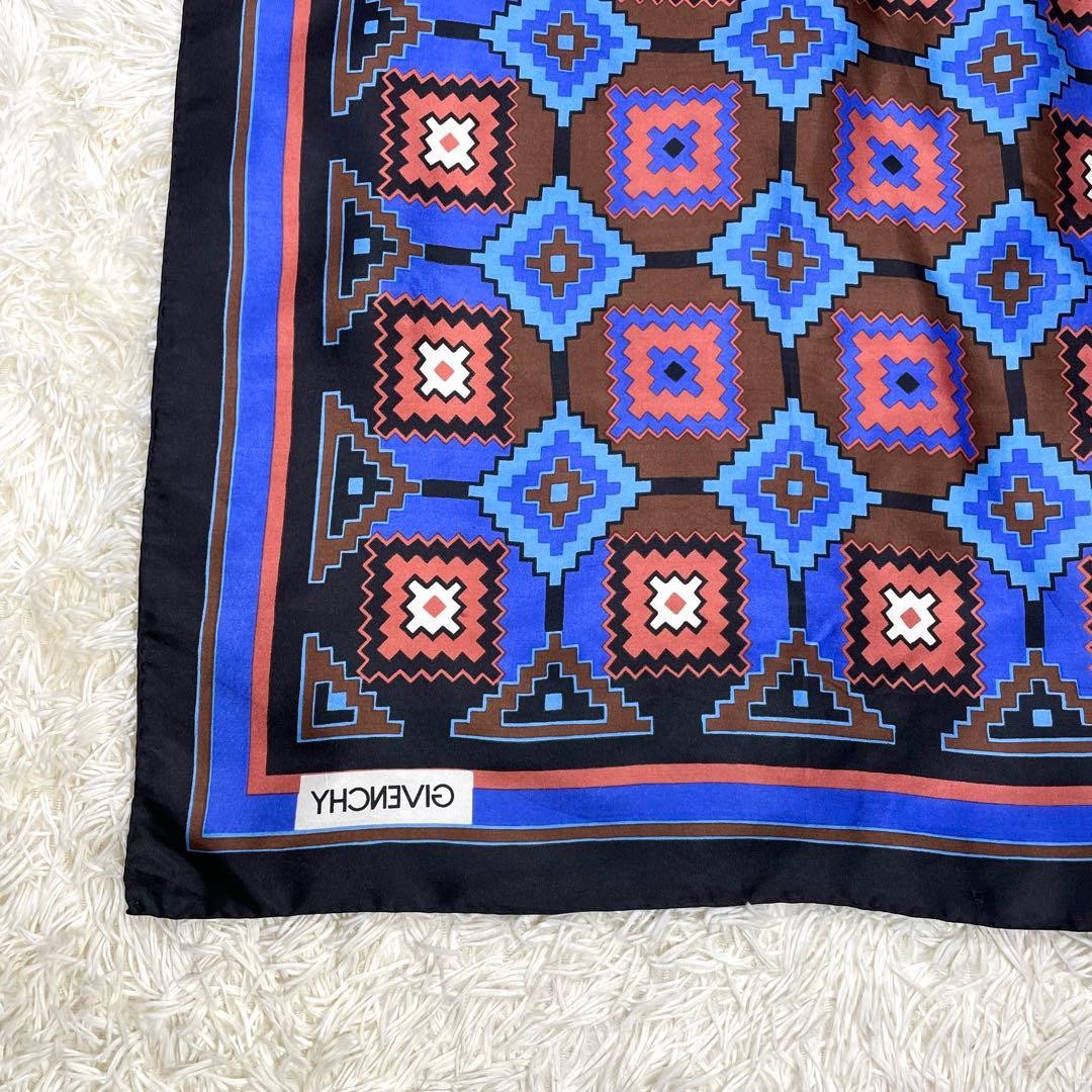 Givenchy All-Over Geometric Pattern Scarf 65x66cm… - image 10