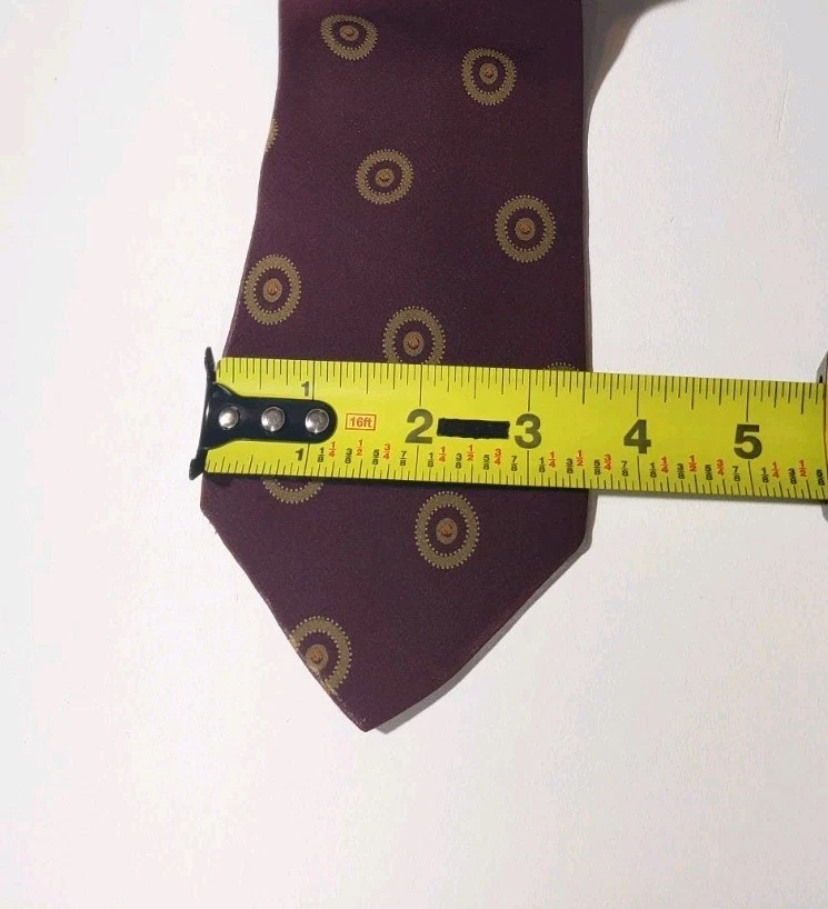 Gravata vintage Giorgio Armani 58,25" vermelha fina borgonha geométrica seda Itália - Imagem 3 de 4