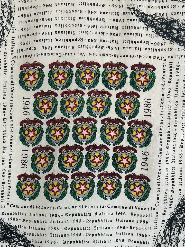 "Una HERMOSA bufanda blanca de seda con borde de bandera italiana y diseño de leones voladores 33""/35"" CE" Foto 3 de 4