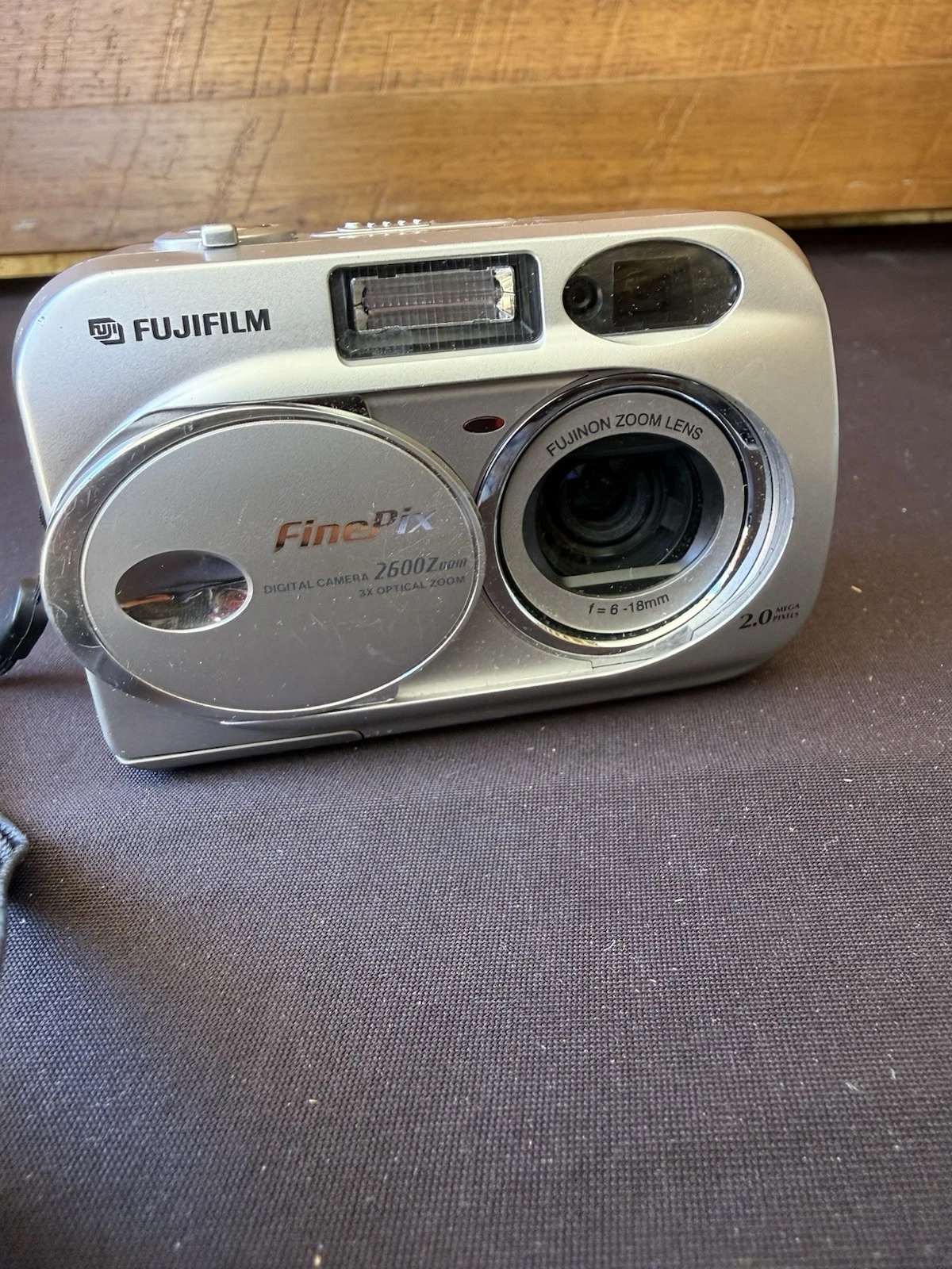 Fujifilm FinePix 2600 Zoom 2MP Digital Camera Fujinon Lens Vintage