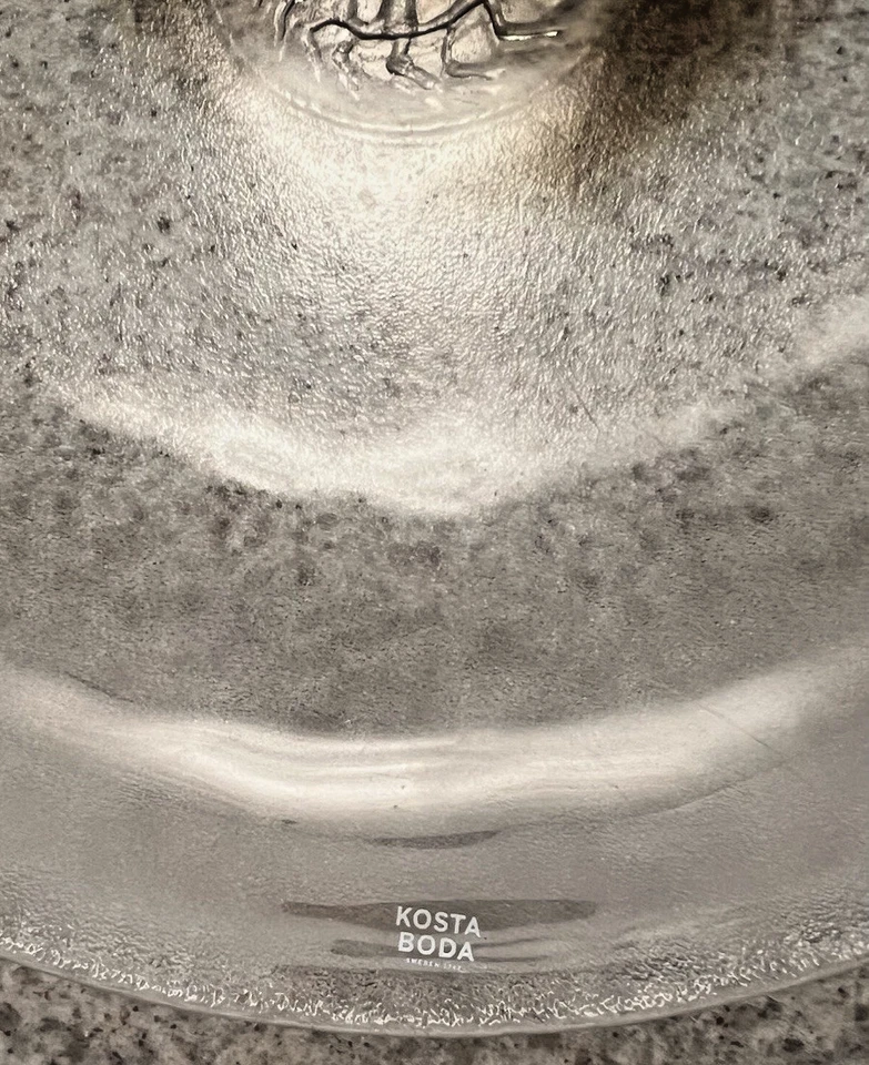 Placa de vidrio Kosta Boda marrón remolino de Ulrica Hydman Vallien (11") Foto 3 de 4