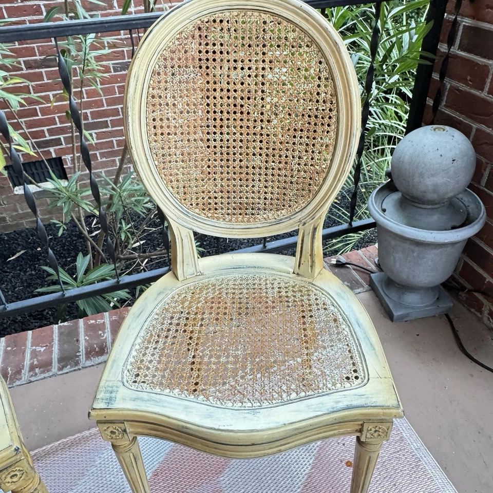 Sillas de comedor antiguas francesas de caña talladas a mano estilo Luis XVI - Juego de 2 Foto 3 de 4