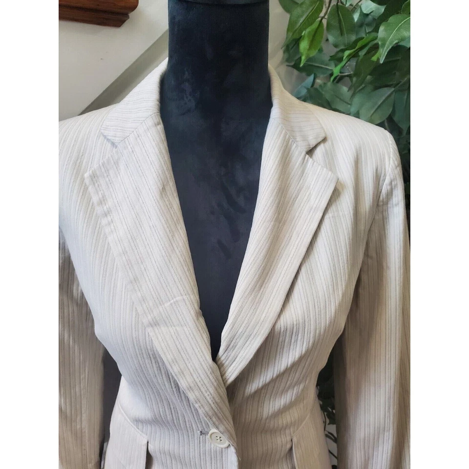 NewYork & Co. Women's Ivory Cotton Single Breasted Blazer & Skirt 2 Piece Suit 8 - Image 2 of 4