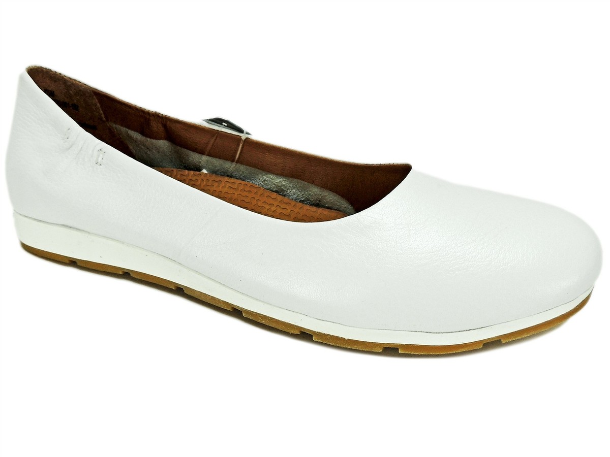 Baretraps Women's Prim Posture Plus+ Technology Casual Flats White Size  M