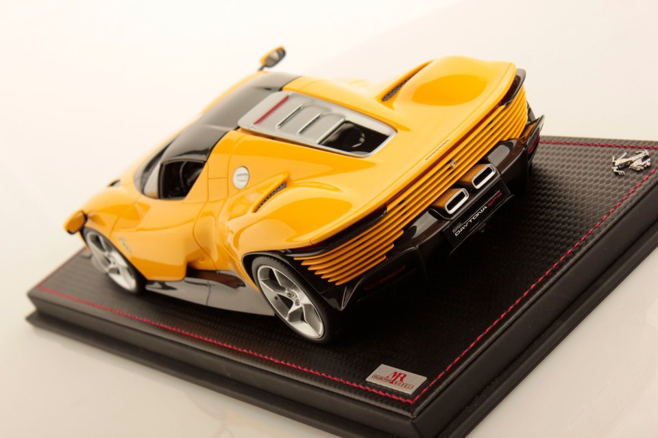 New Amalgam Ferrari 330 P4 #21 24h Le Mans 1967 1:18 Model Car Red