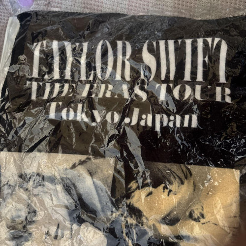 TAYLOR SWIFT ERA’S TOUR TOWEL Taylor Swift Eras Tour Towel Sold Exclusively in Japan New