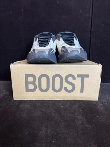 Adidas Yeezy Boost 700 MNVN Bone Wave Runner taglia 10 FY3729