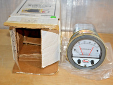 NOS NEW  DWYER  3001C  PHOTOHELIC PRESSURE GAGE ENCLOSURED   c 